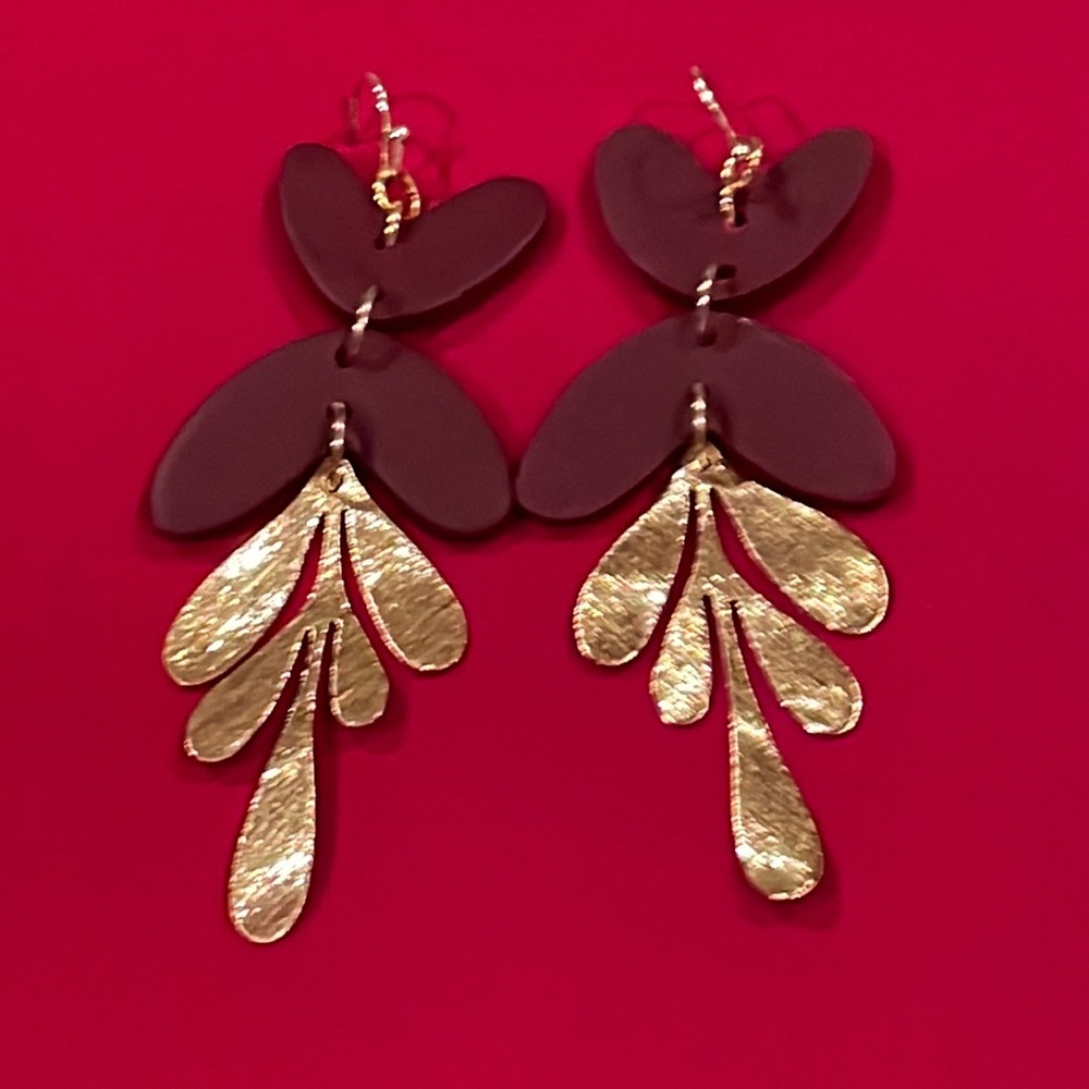 🎉♥️ Falling For You Burgundy Gold Dangle Earrings